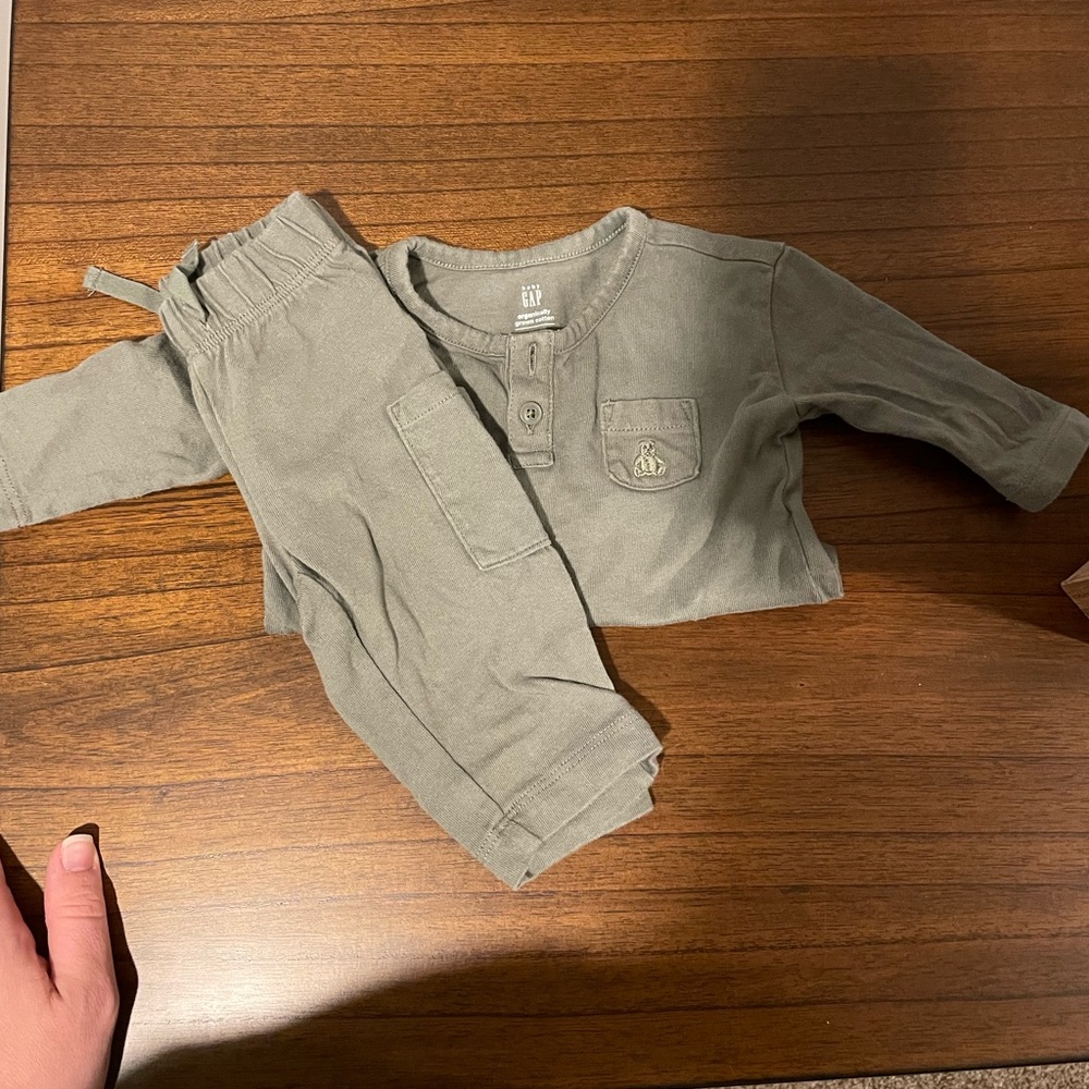 Gap green outfit